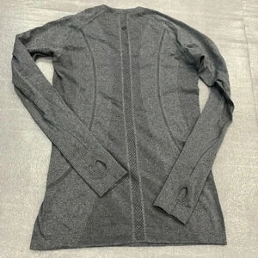 Women's Long-Sleeve Crew Neck Sweater - Gray
